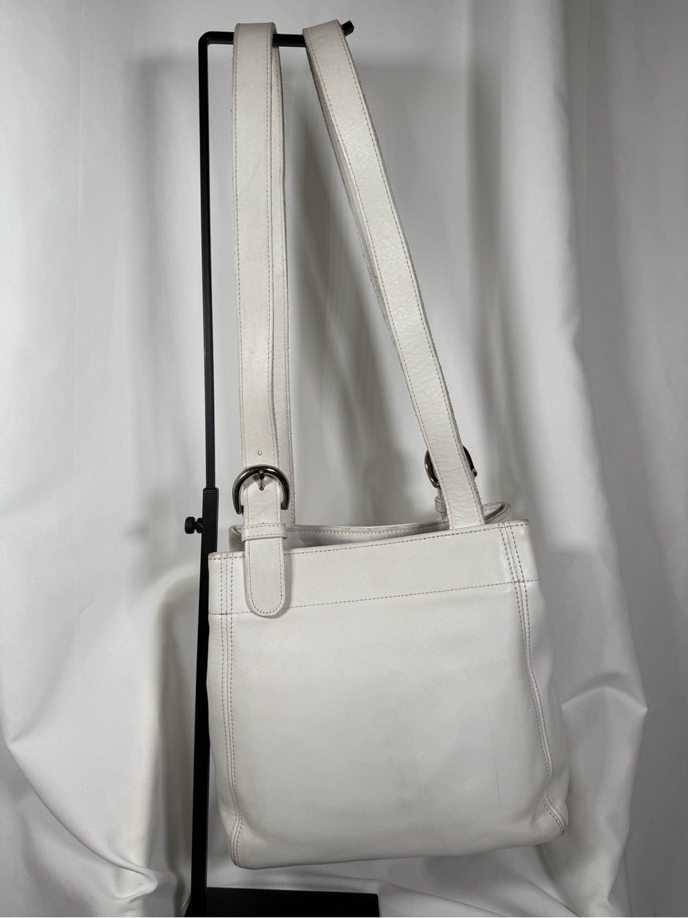 VINTAGE 1990’s Coach 4157 White Leather Buckle
Shoulder Bag with Coach Pamphlet